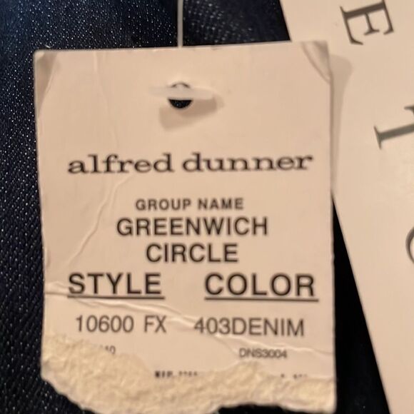 Alfred Dunner Greenwich Circle Stretch Denim 22W NWT - Picture 2 of 4
